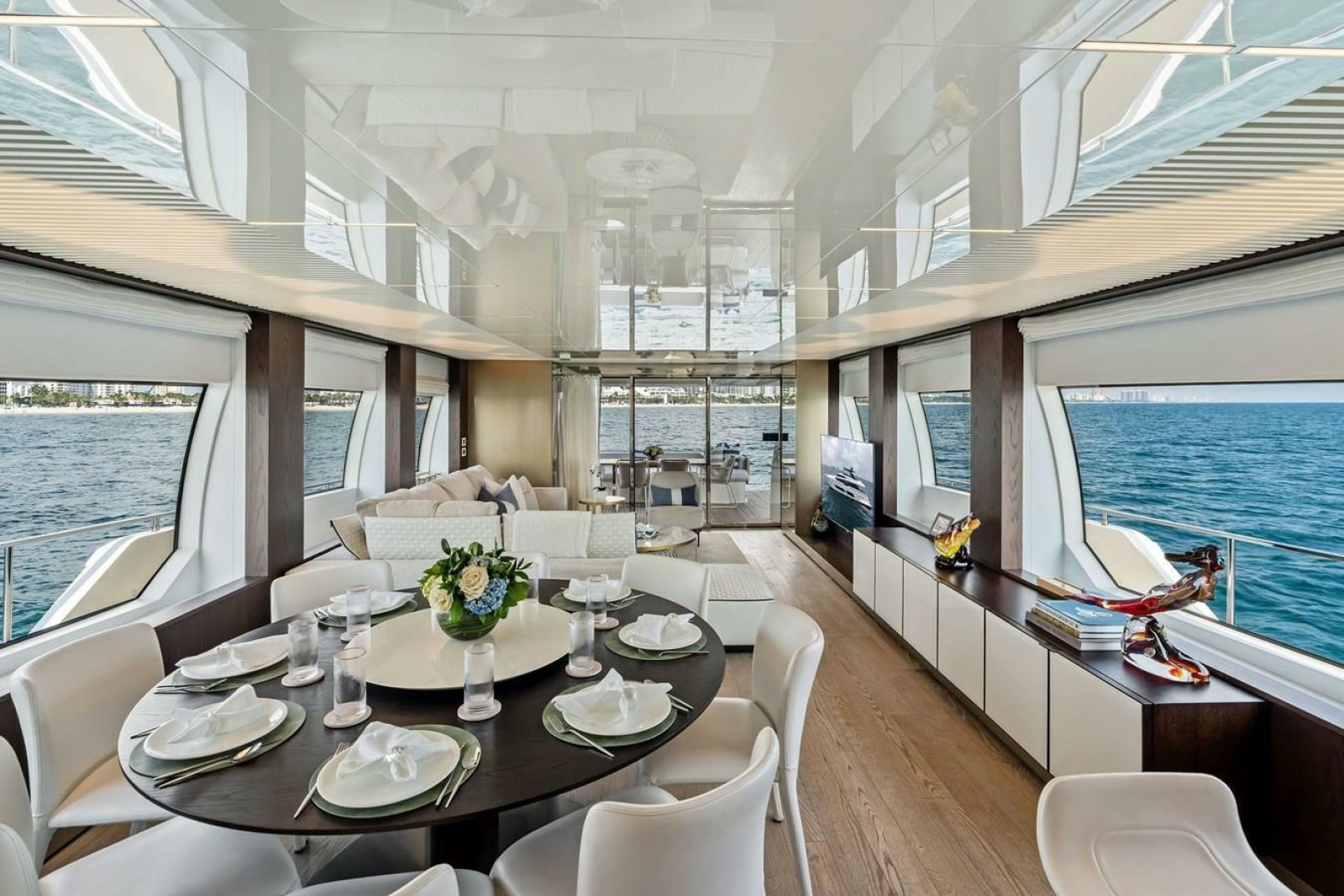 2022 Ferretti Yachts 850 Motoryacht