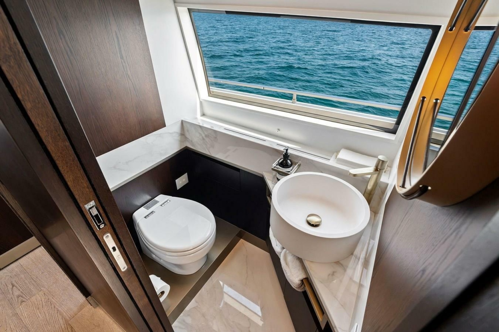 2022 Ferretti Yachts 850 Motoryacht
