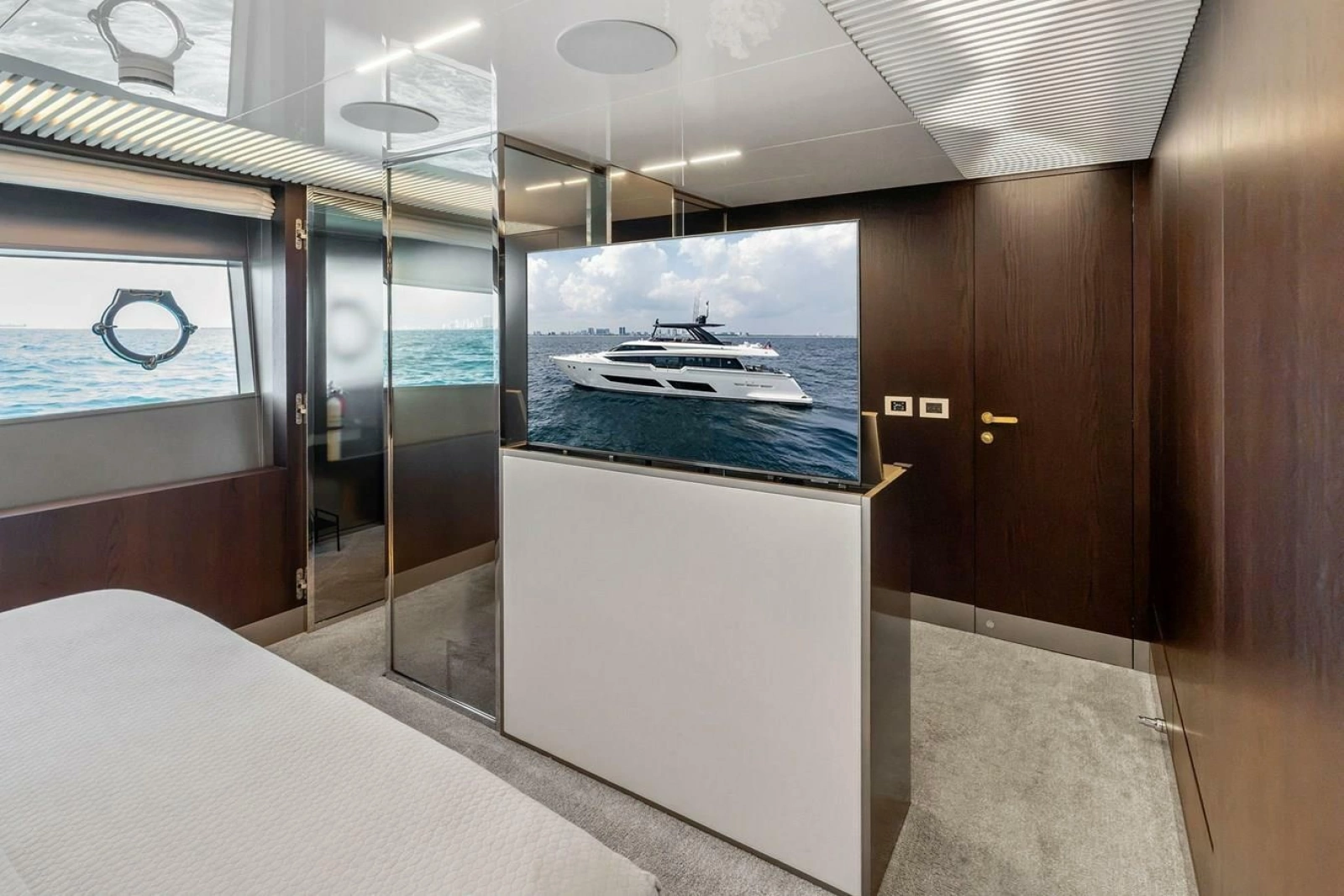 2022 Ferretti Yachts 850 Motoryacht
