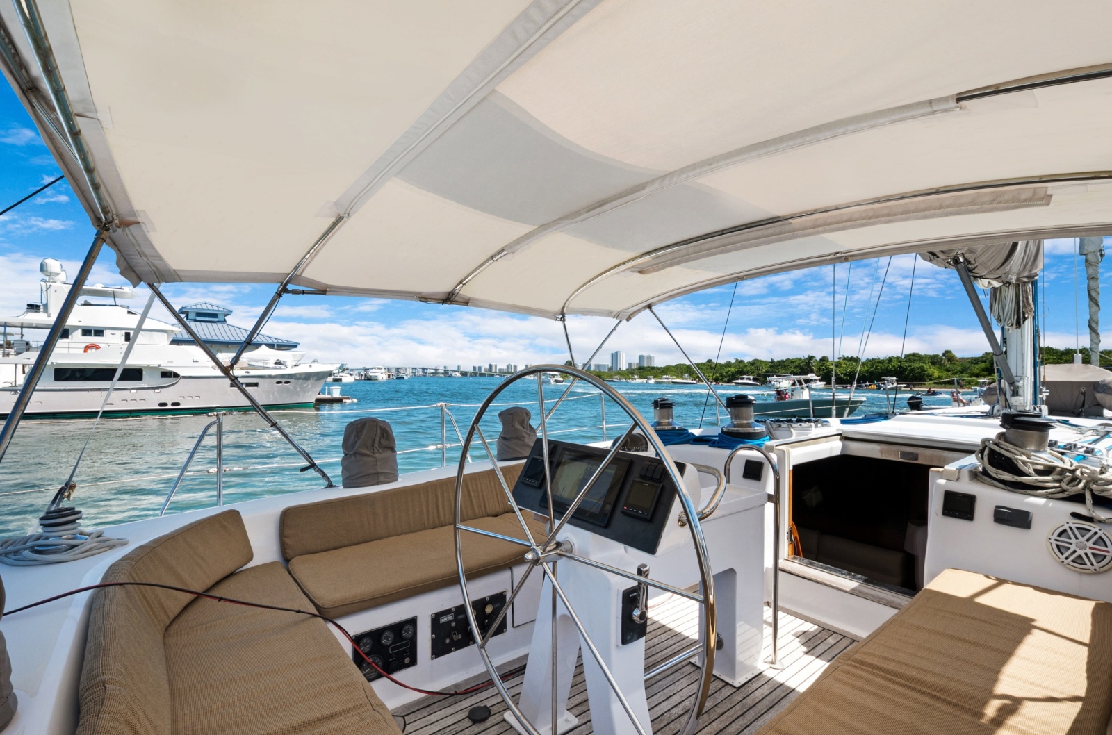 1991 Southern Wind 72
