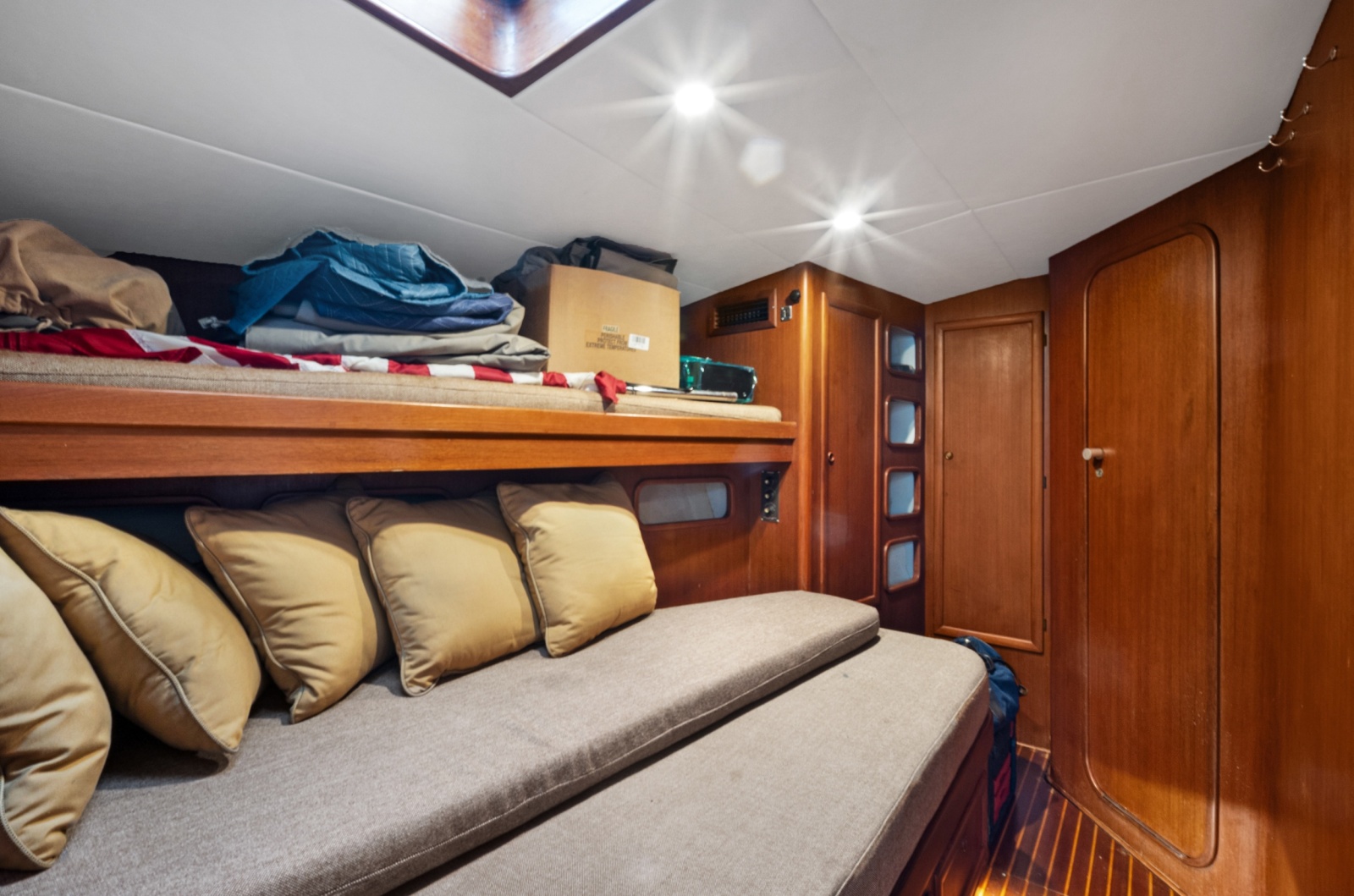 1991 Southern Wind 72