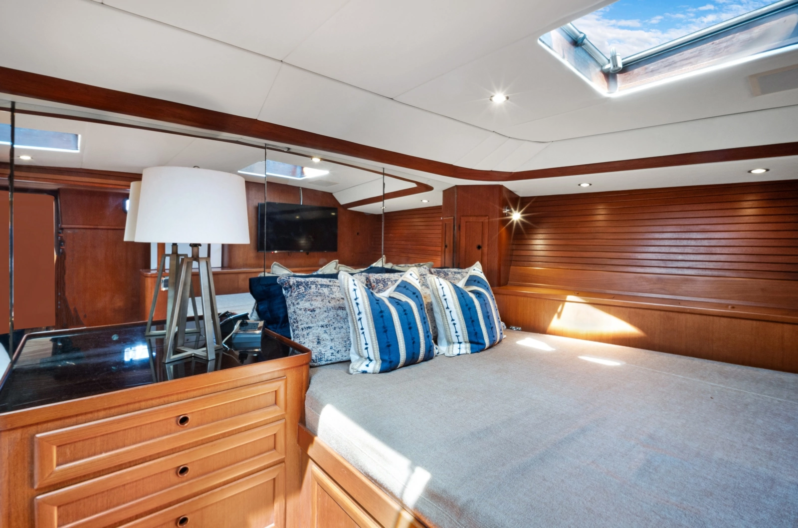1991 Southern Wind 72