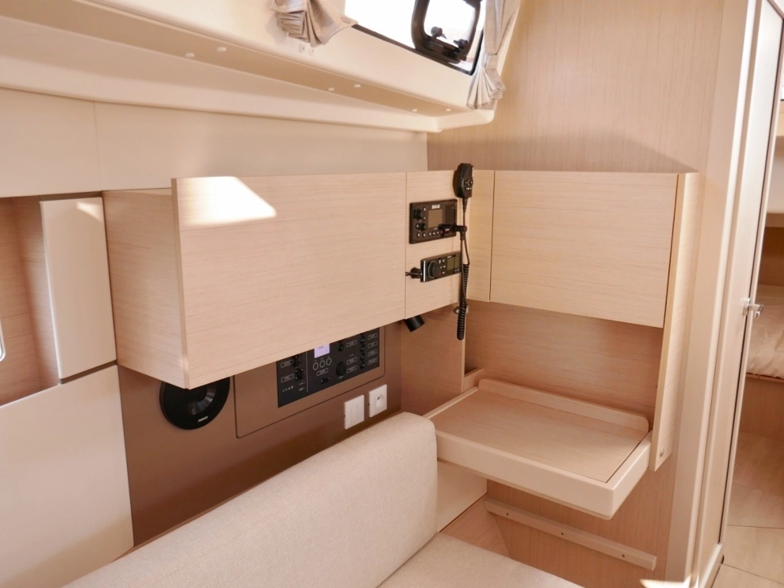 Beneteau Oceanis 38.1