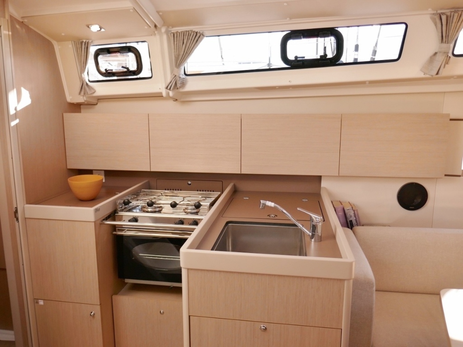 Beneteau Oceanis 38.1