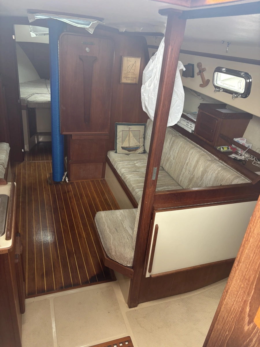 1987 Island Packet 31