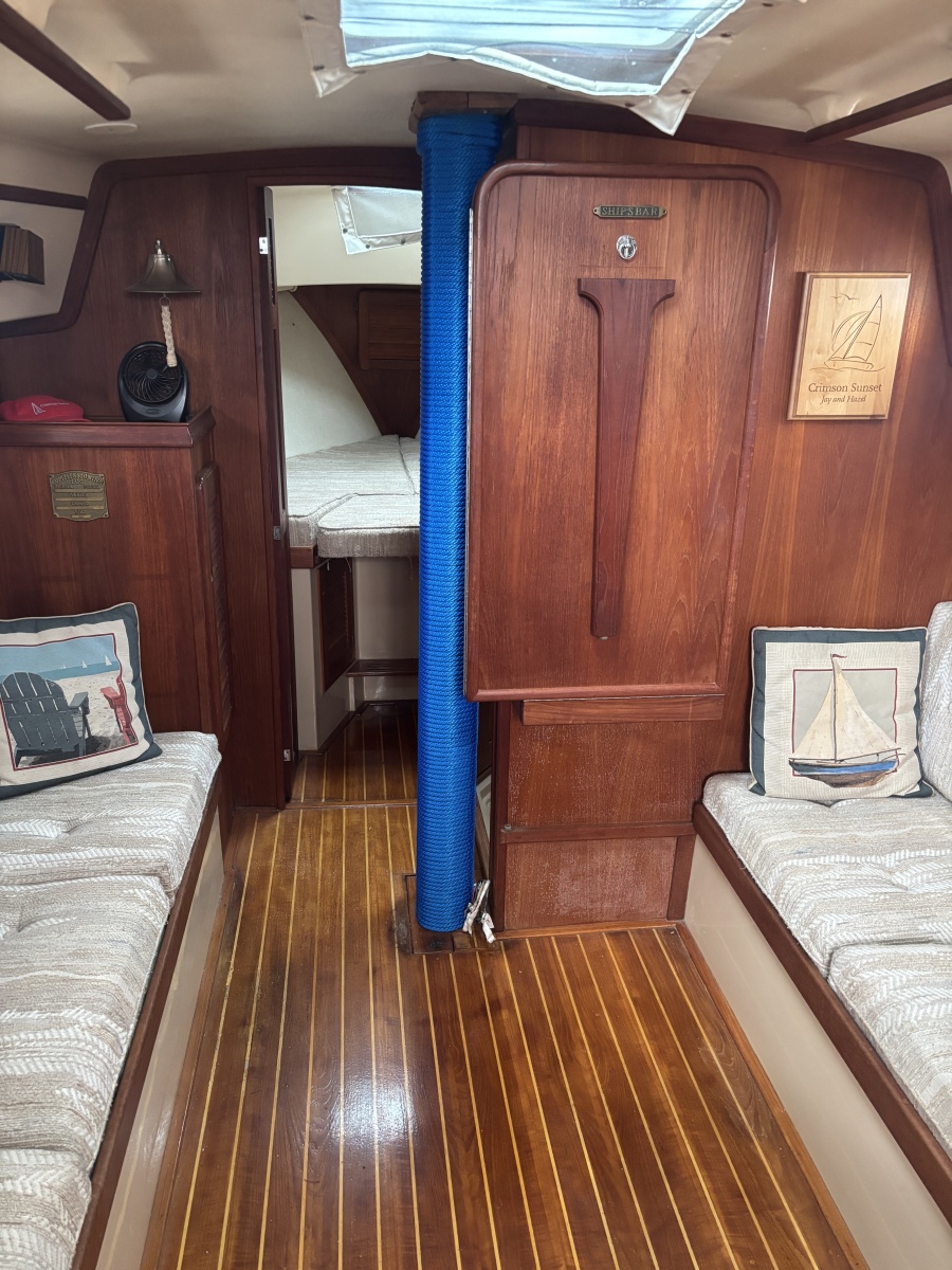 1987 Island Packet 31