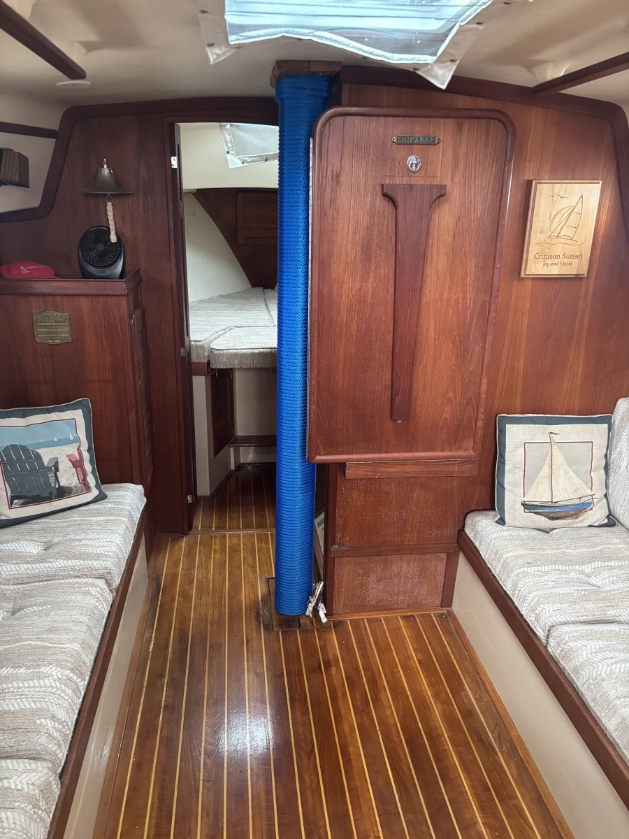 1987 Island Packet 31