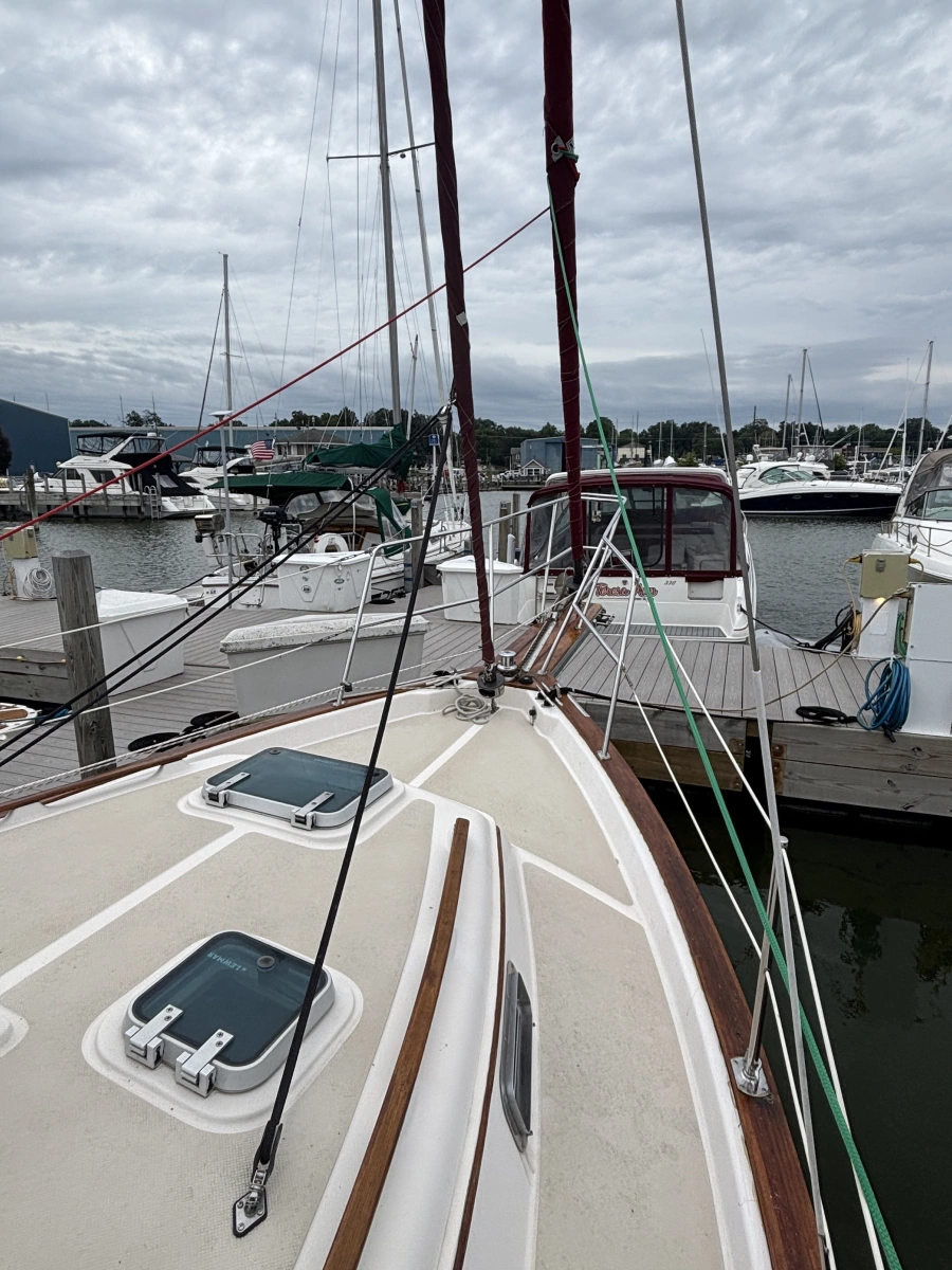 1987 Island Packet 31