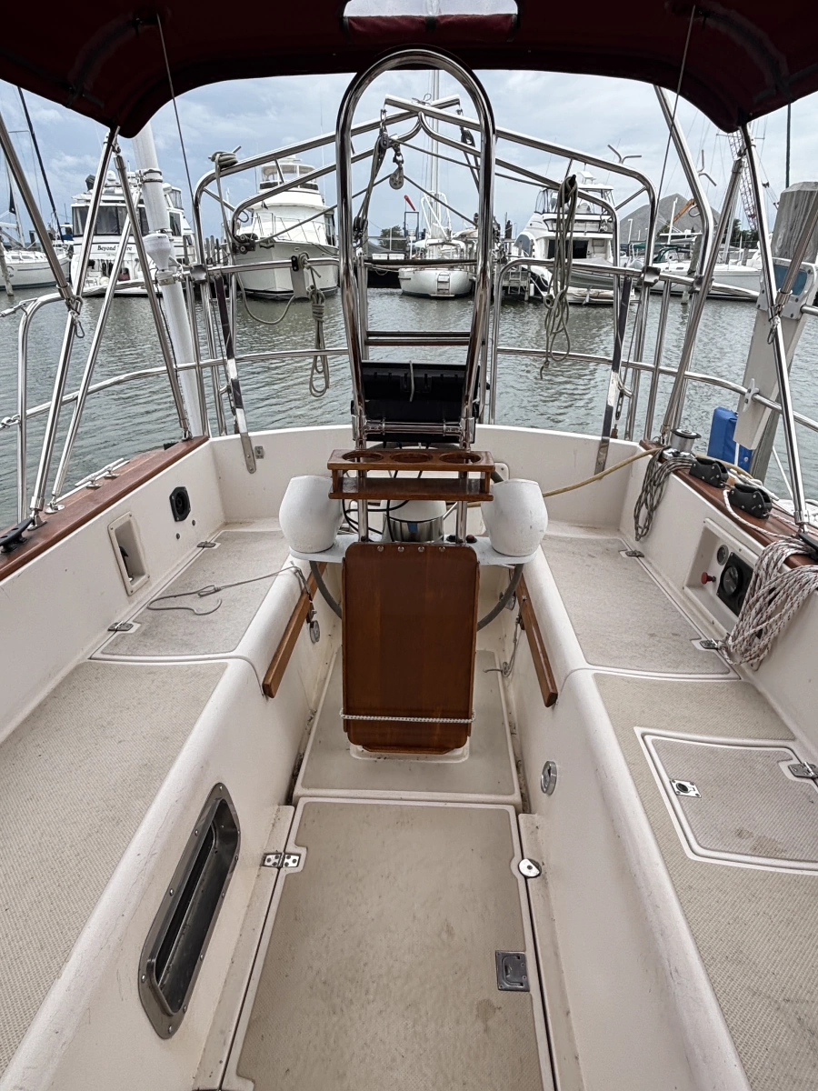 1987 Island Packet 31