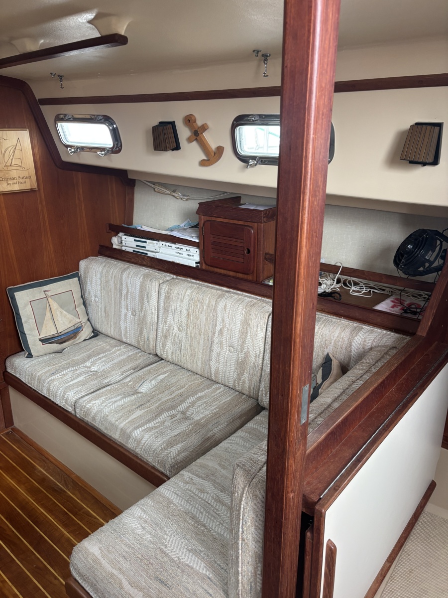 1987 Island Packet 31