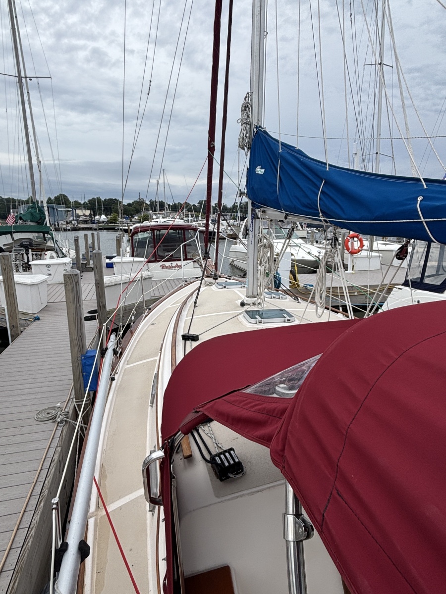 1987 Island Packet 31