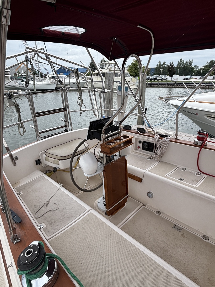 1987 Island Packet 31