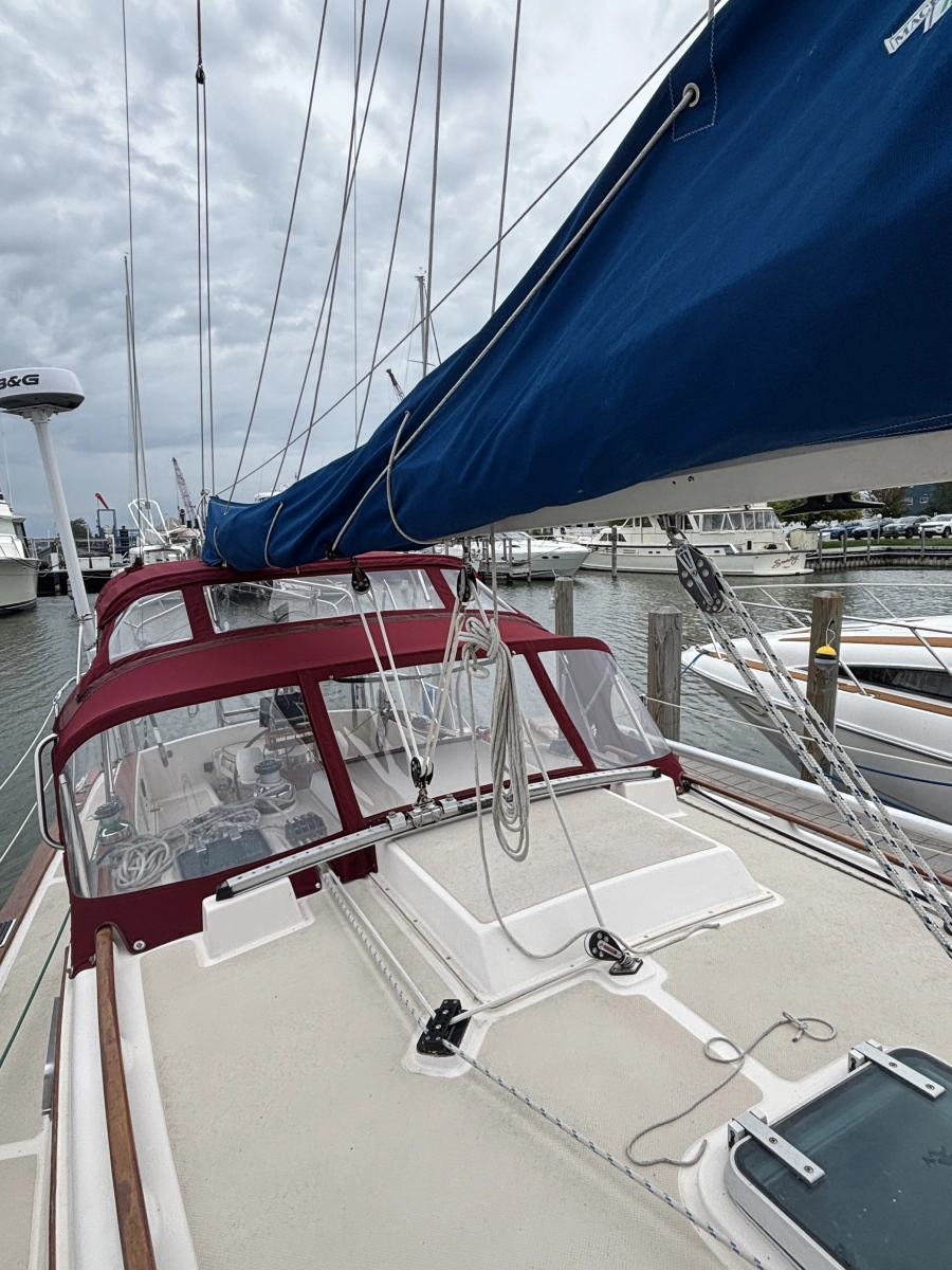 1987 Island Packet 31