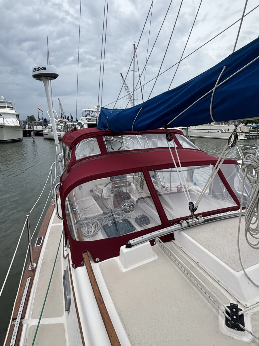 1987 Island Packet 31