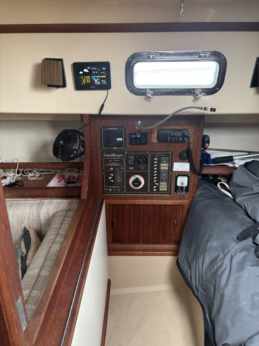 1987 Island Packet 31