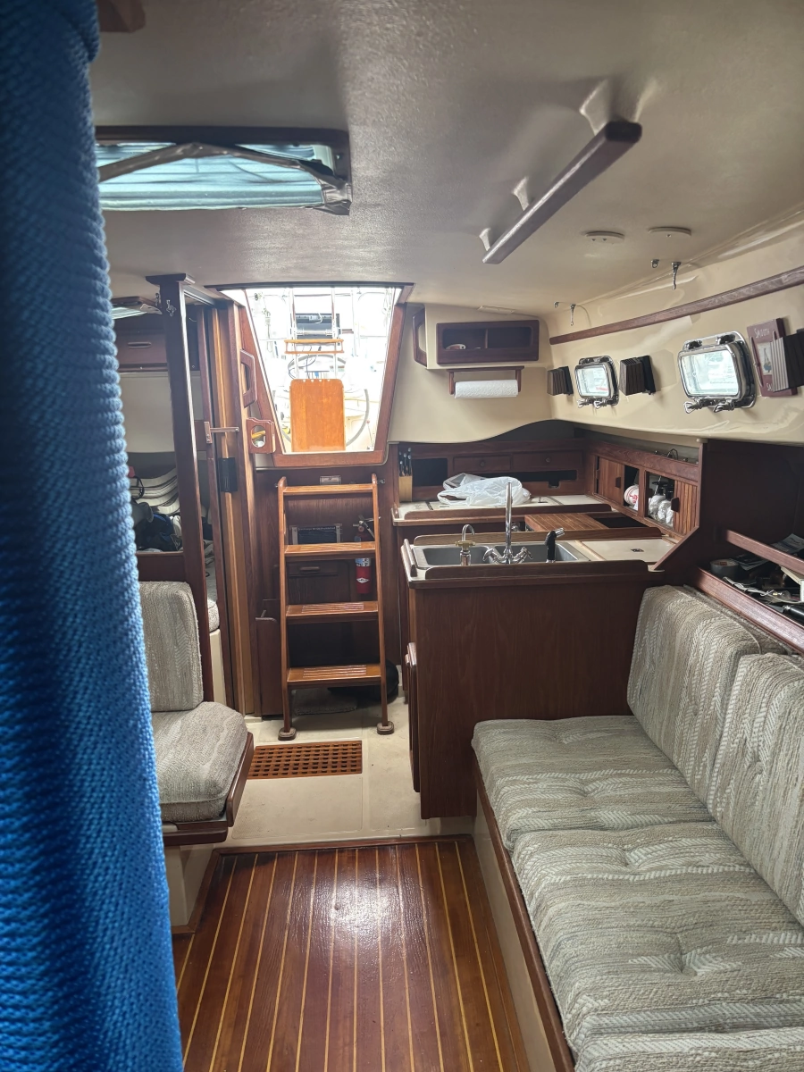 1987 Island Packet 31
