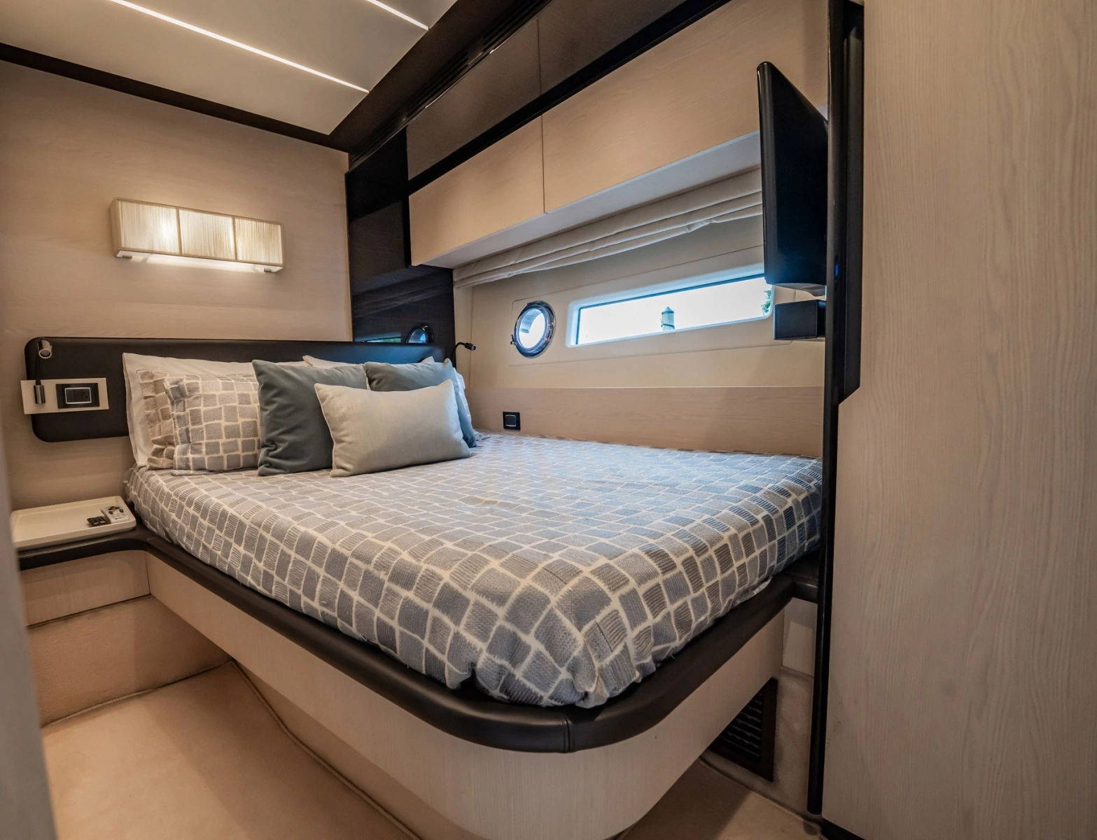 2020 Azimut Fly 72