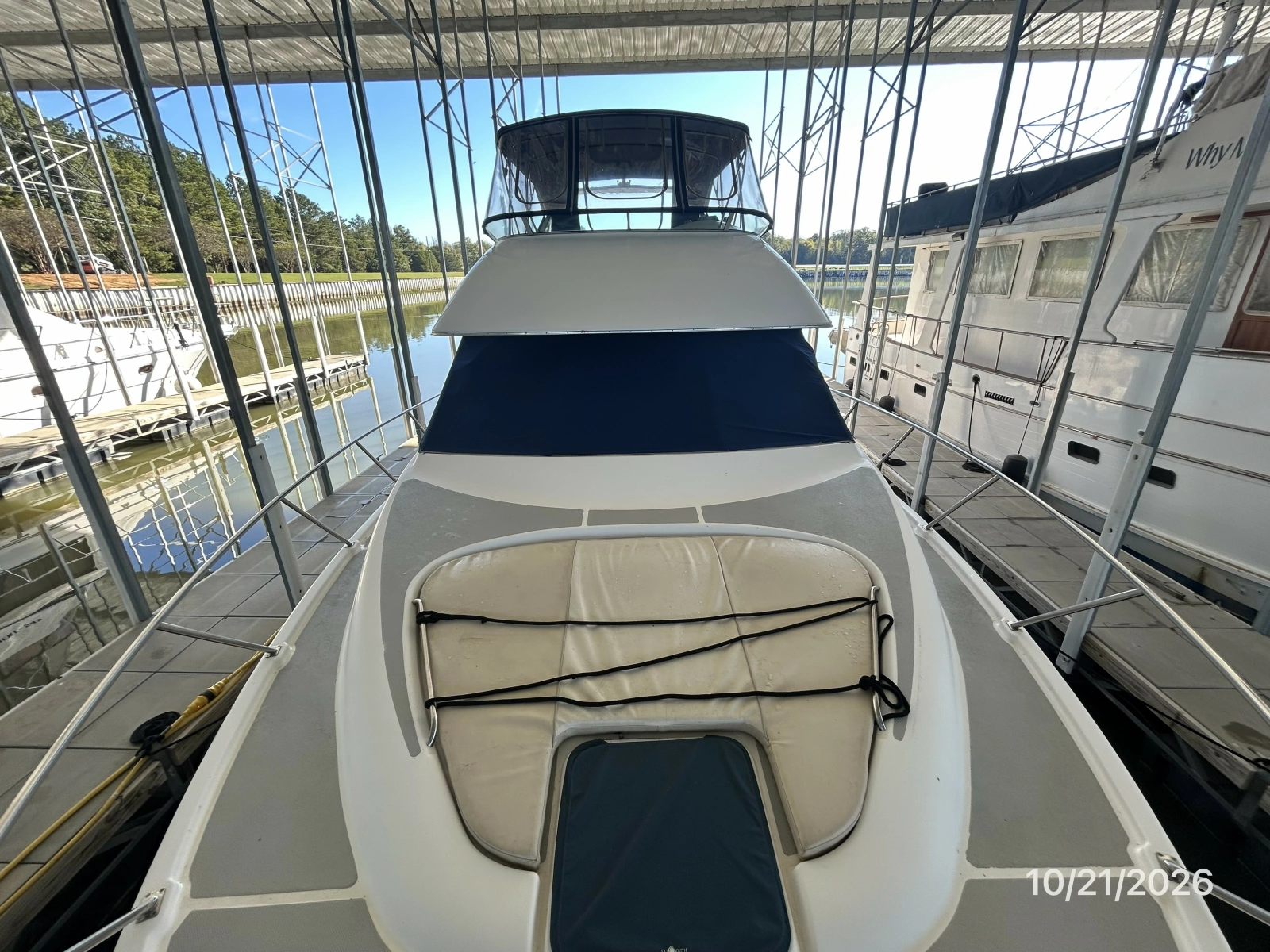 Bayliner 3988 foredeck aft
