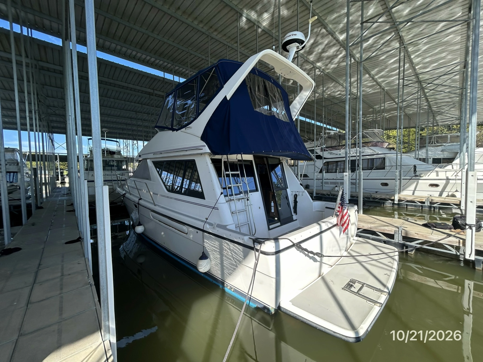 Bayliner 3988 port aft profile