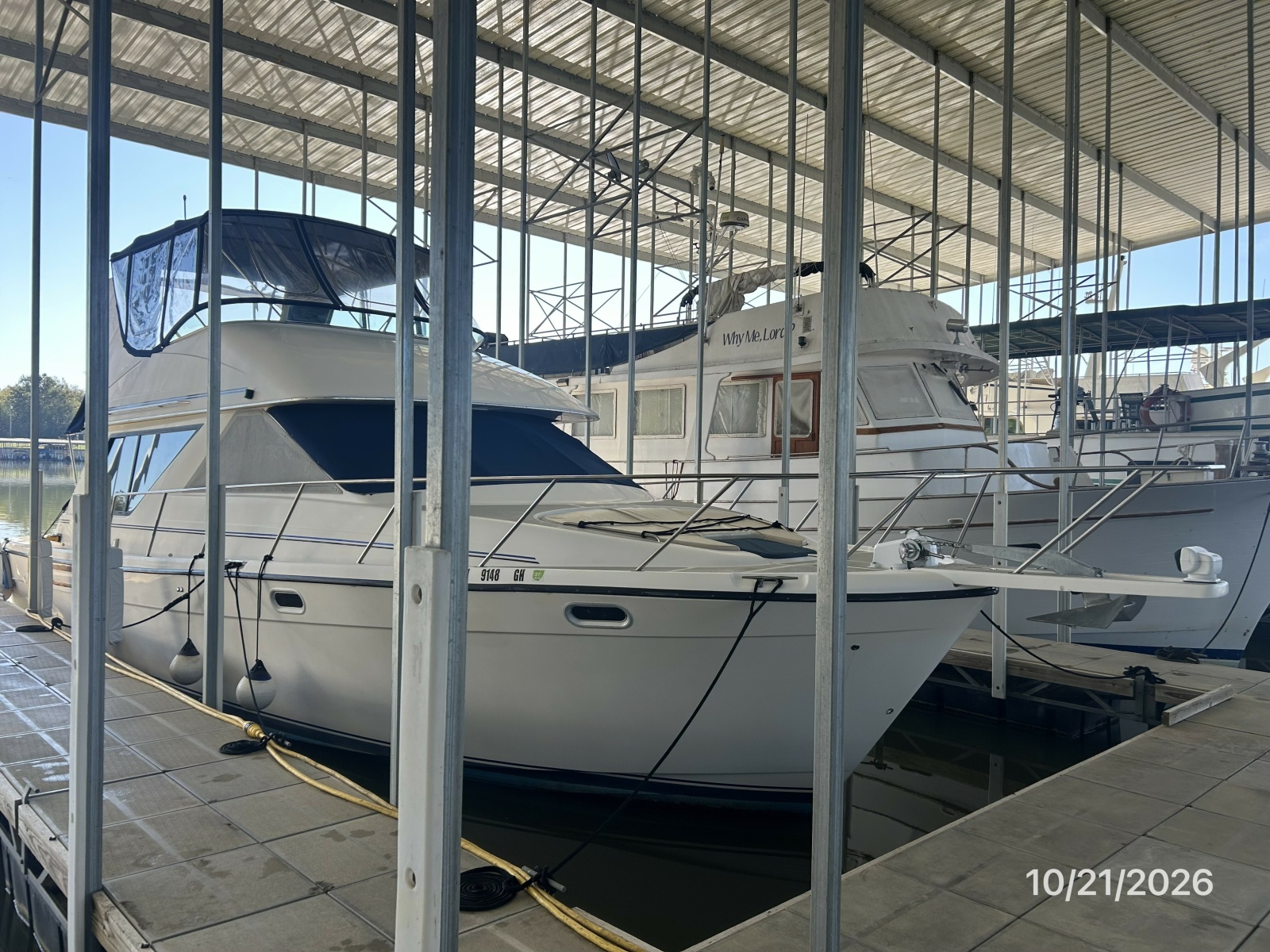 Bayliner 3988 starboard forward profile