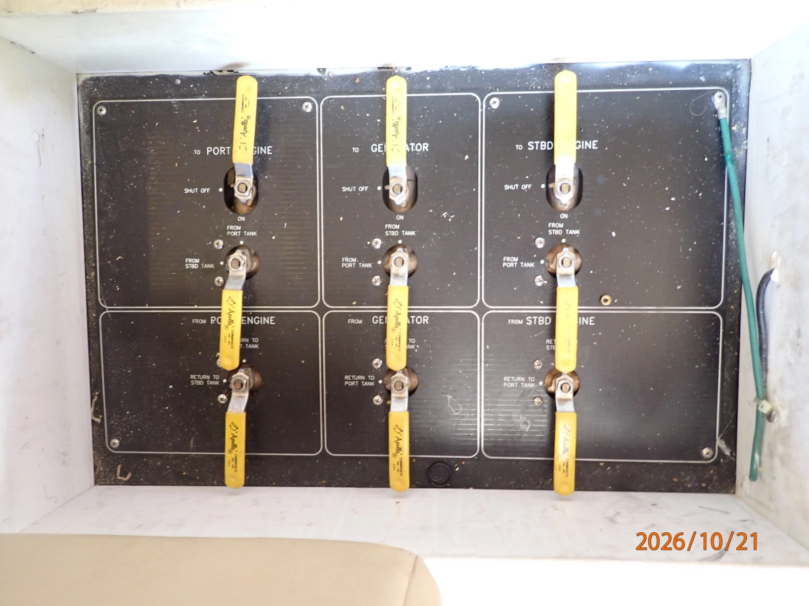 Bayliner 3988 fuel manifold