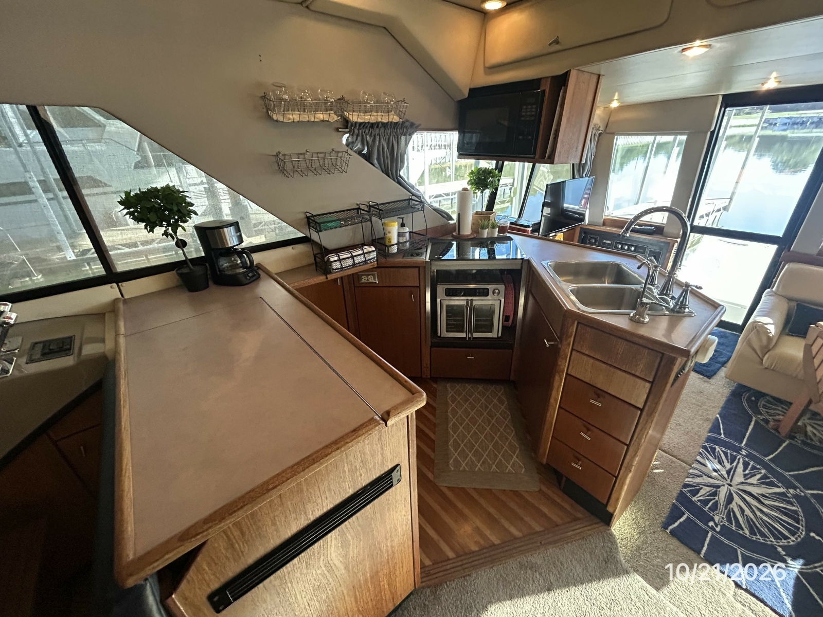 Bayliner 3988 galley3