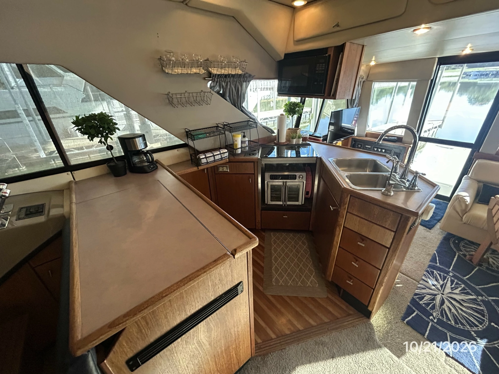 Bayliner 3988 galley3