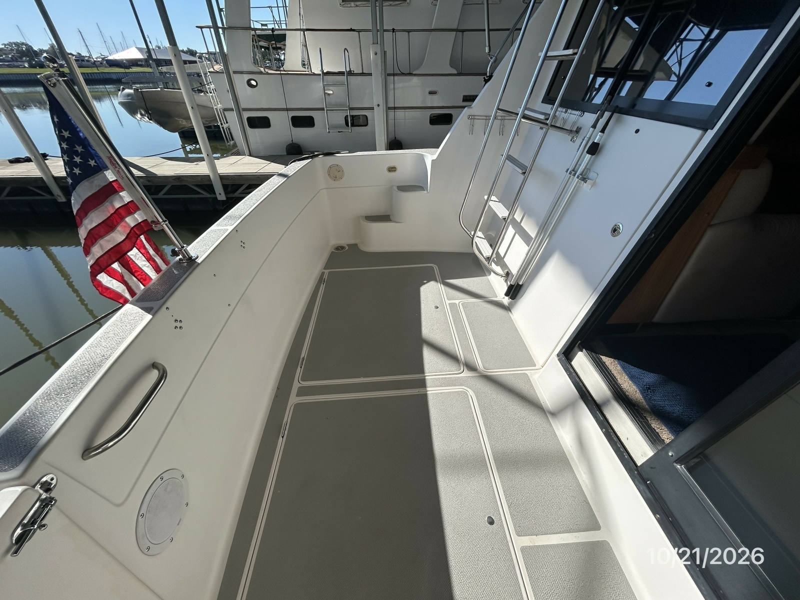 Bayliner 3988 aftdeck port