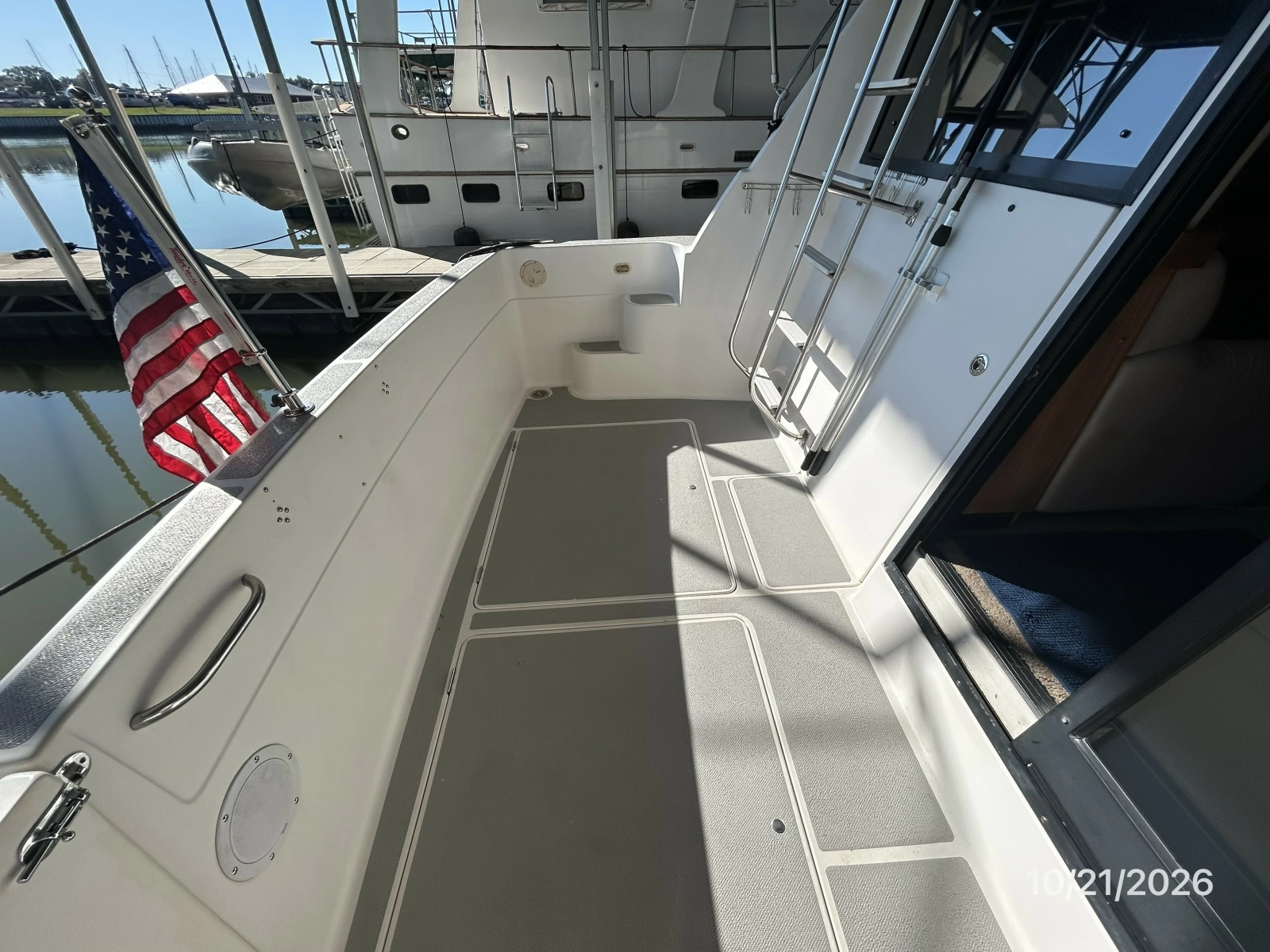 Bayliner 3988 aftdeck port