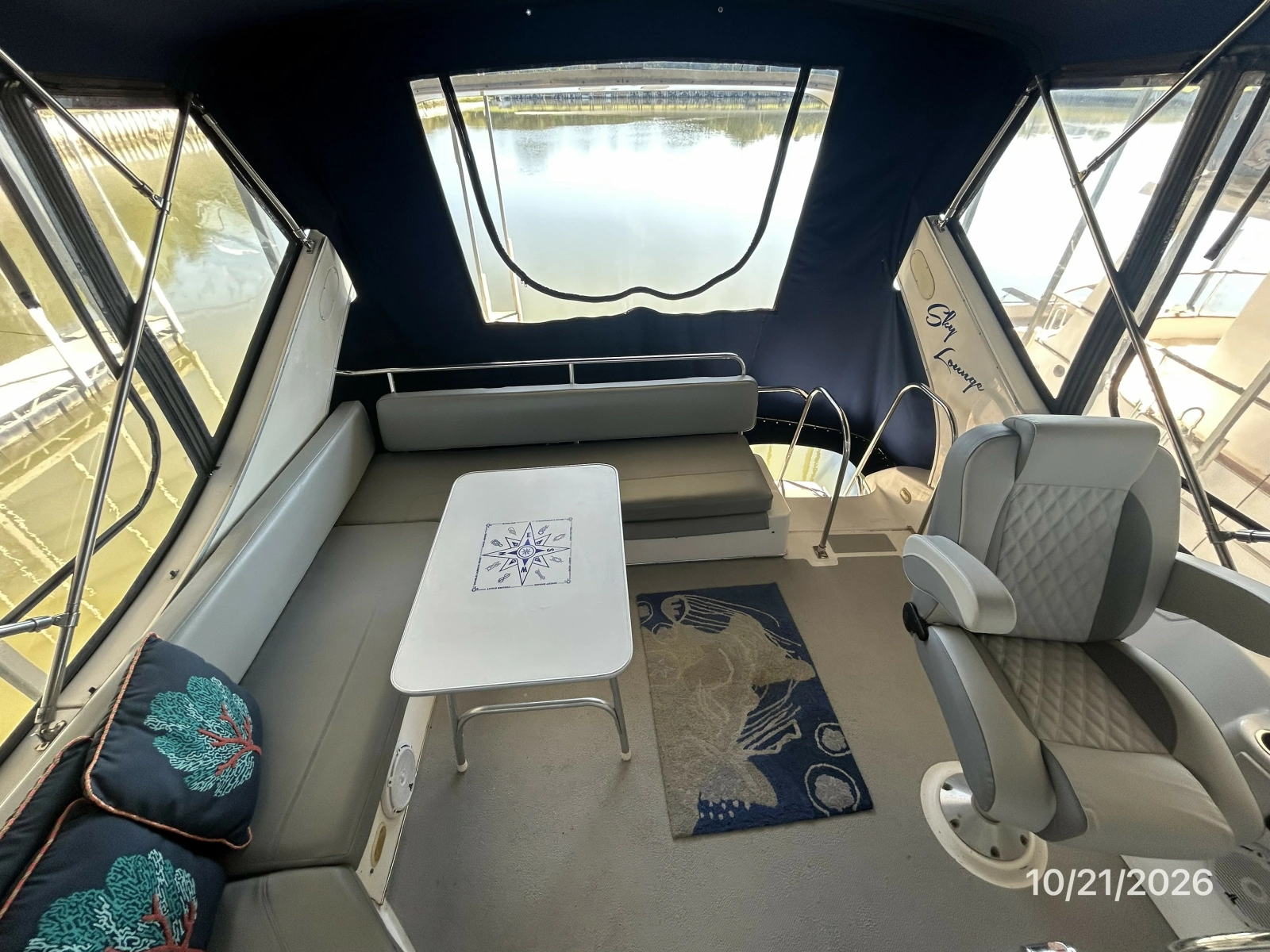 Bayliner 3988 flybridge aft