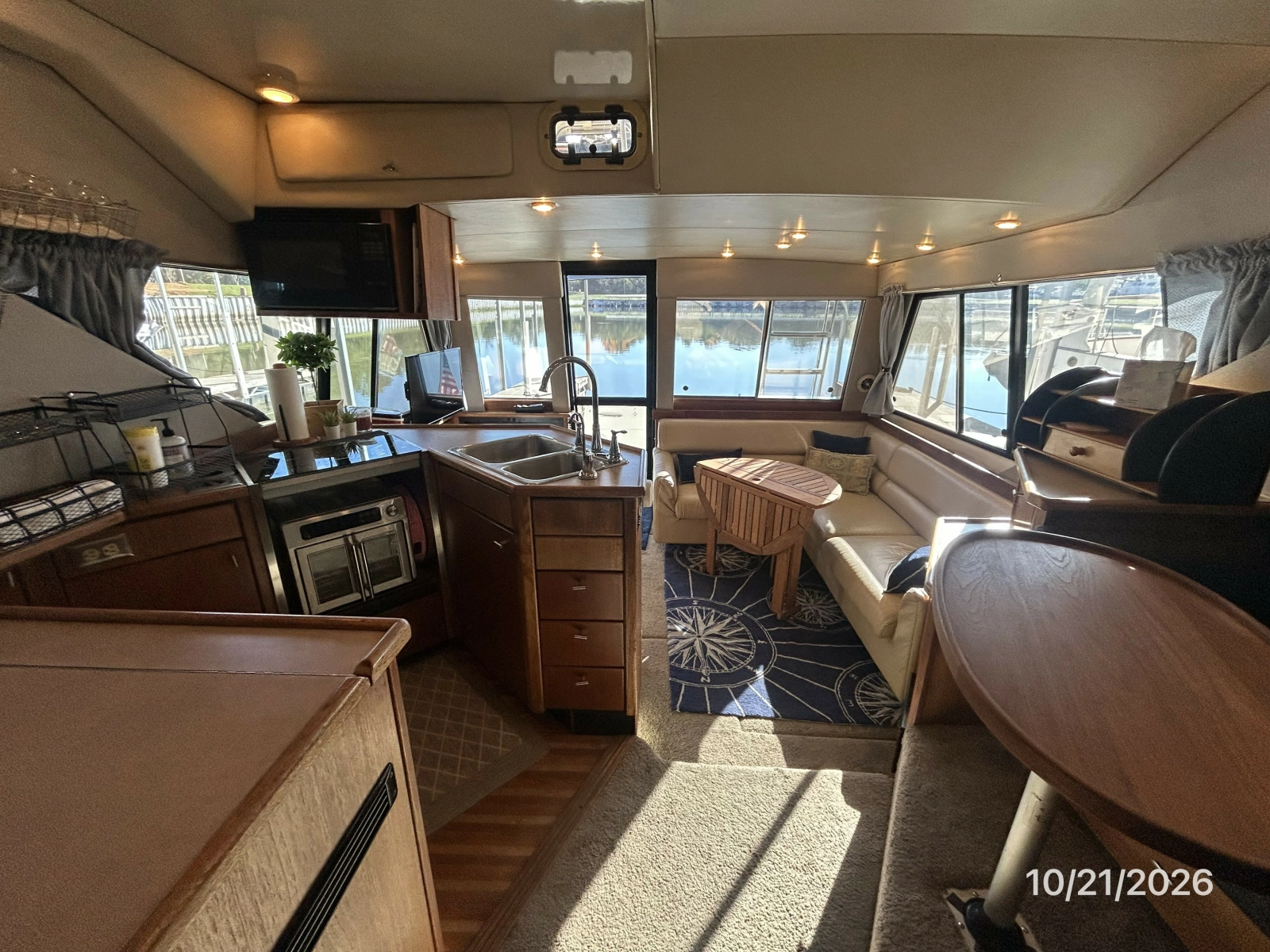Bayliner 3988 salon aft