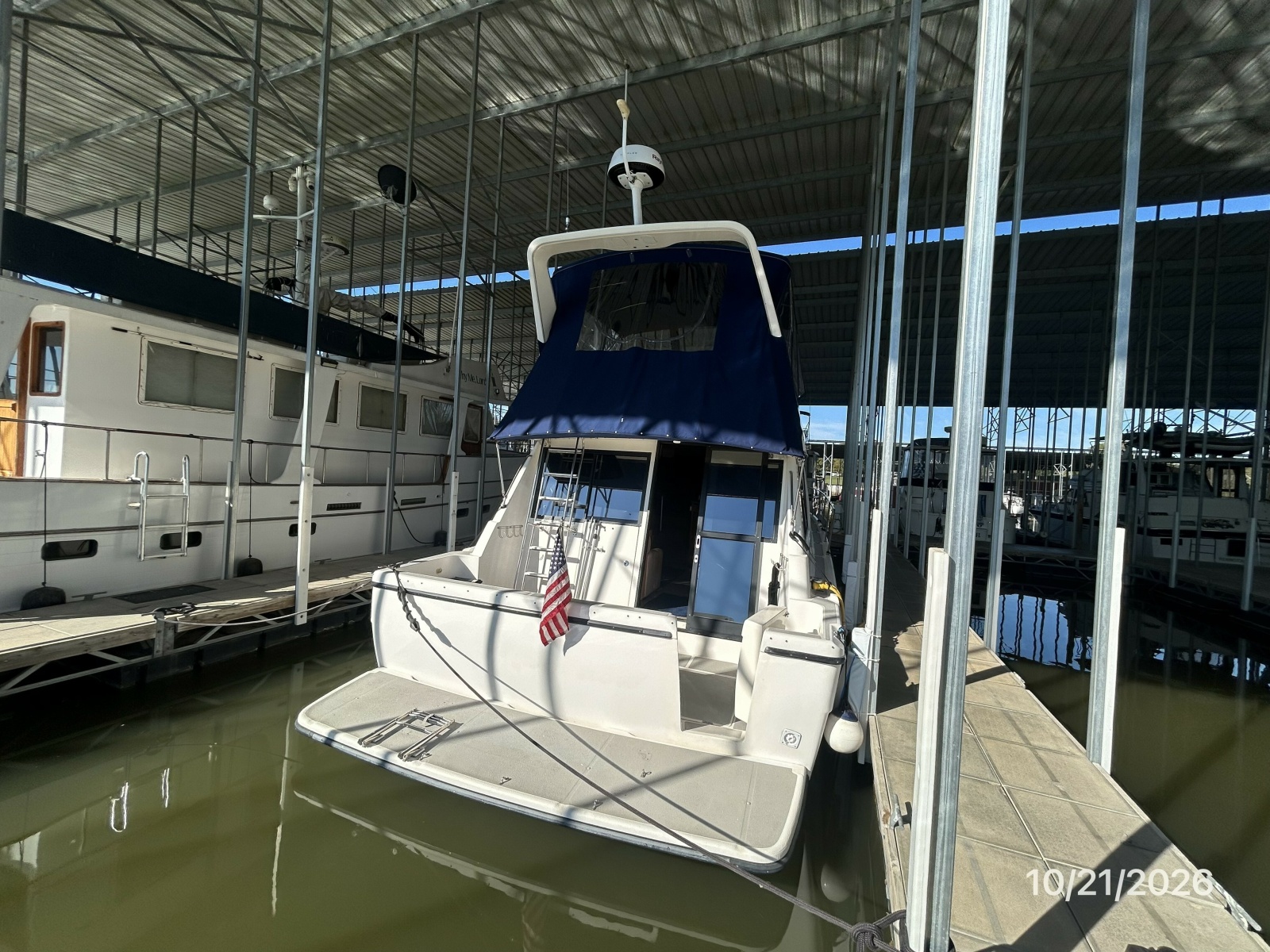 Bayliner 3988 aft profile