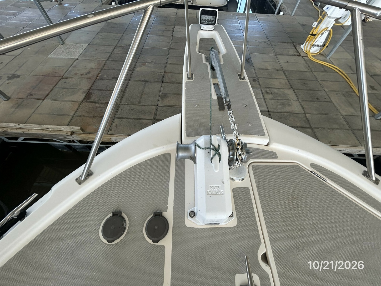 Bayliner 3988 anchor windlass2