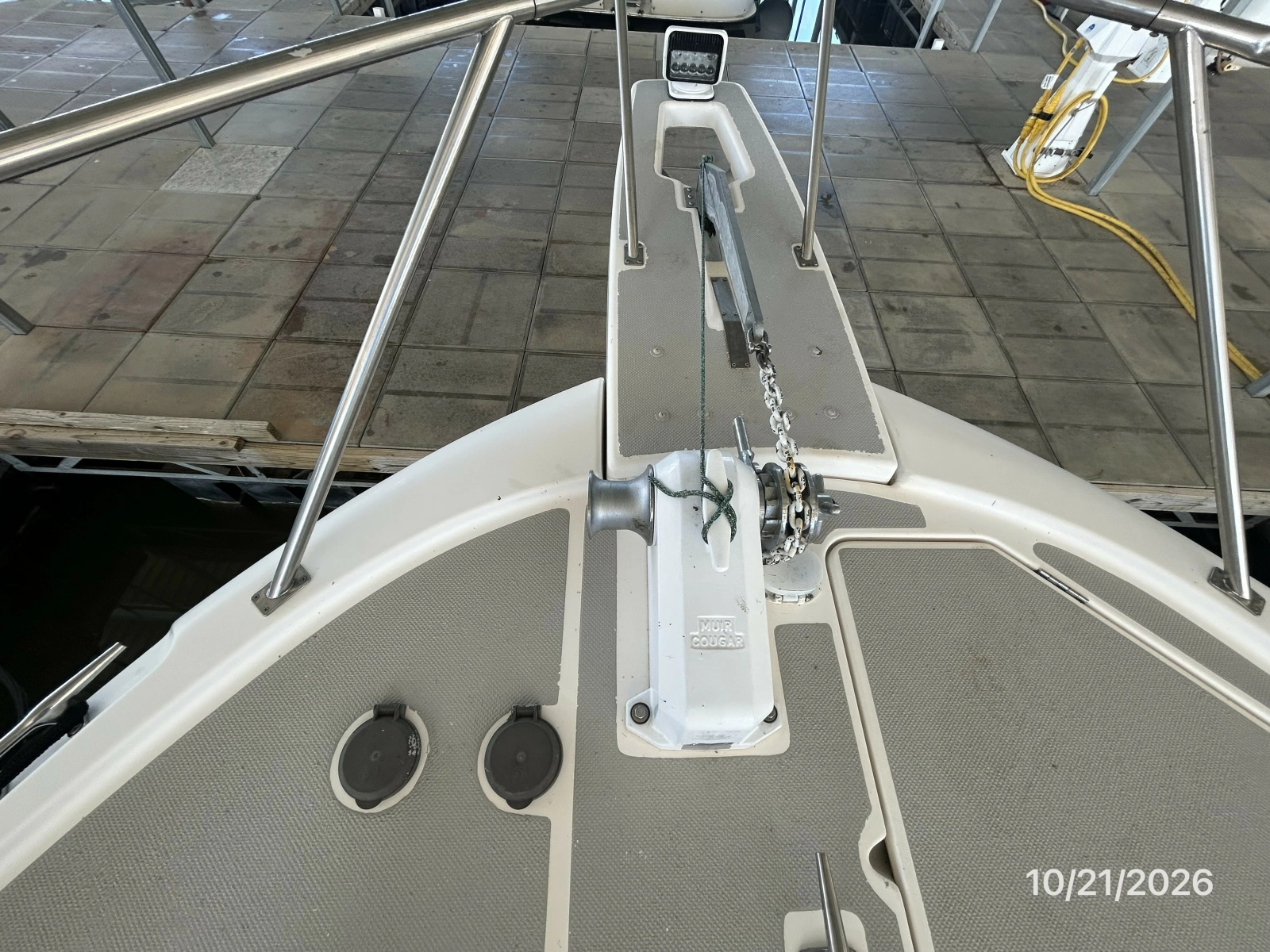 Bayliner 3988 anchor windlass2