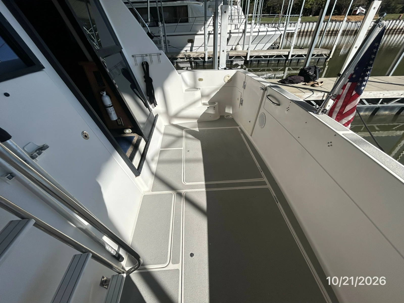 Bayliner 3988 aftdeck starboard