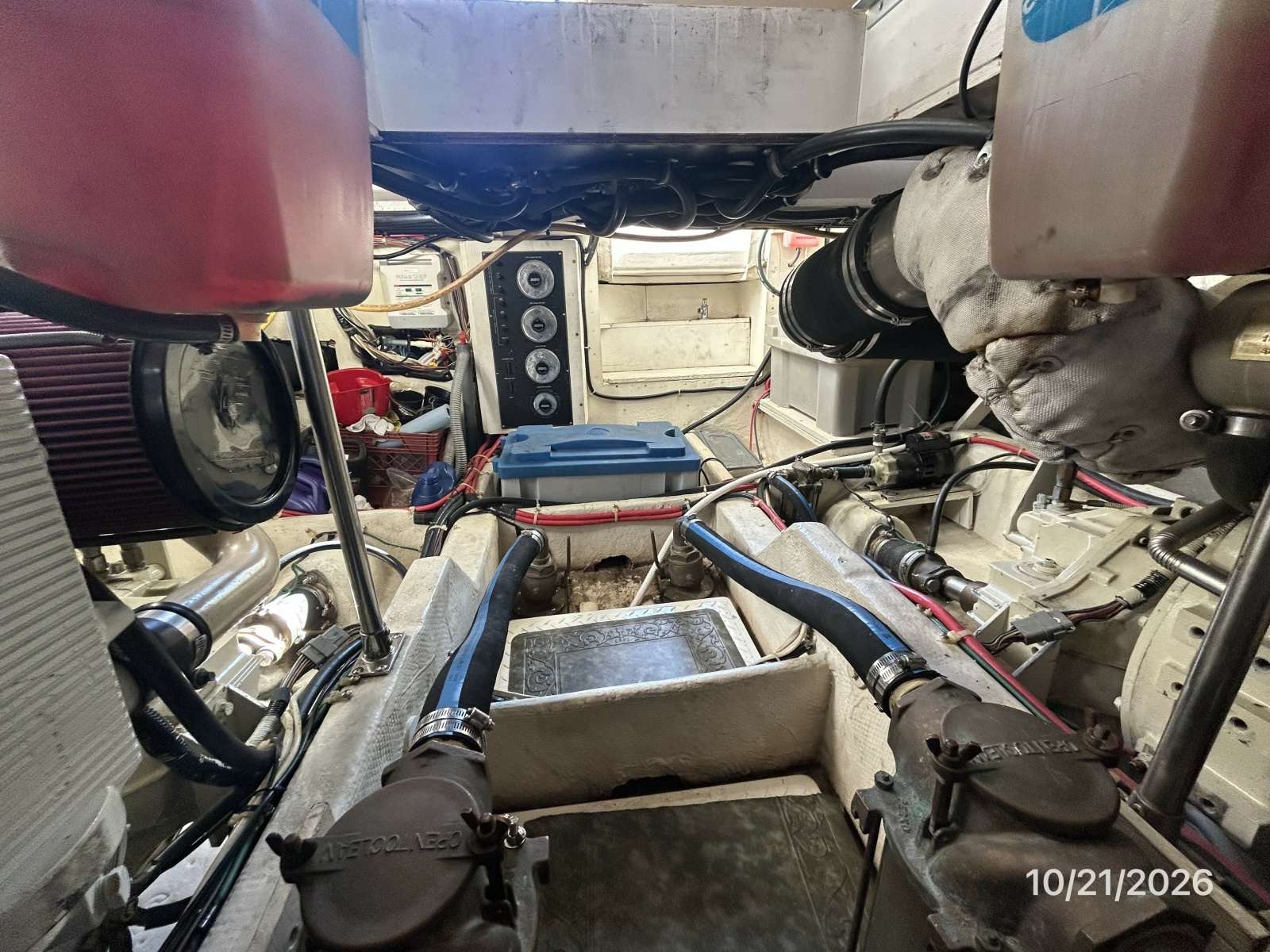 Bayliner 3988 engine room aft