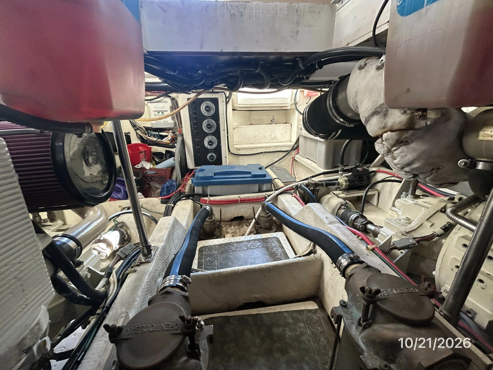 Bayliner 3988 engine room aft