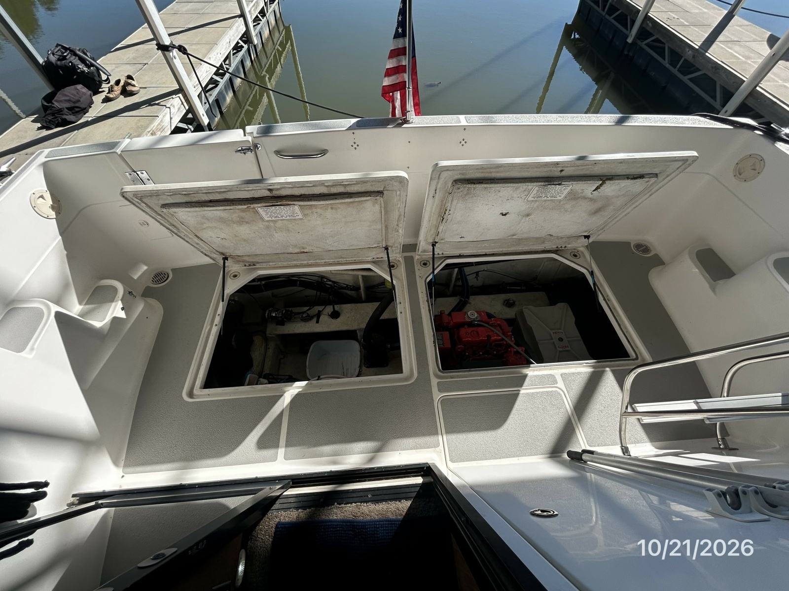 Bayliner 3988 lazarette access