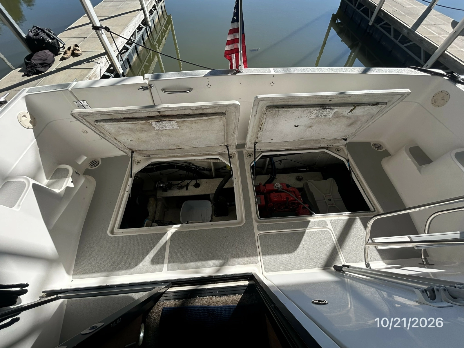 Bayliner 3988 lazarette access