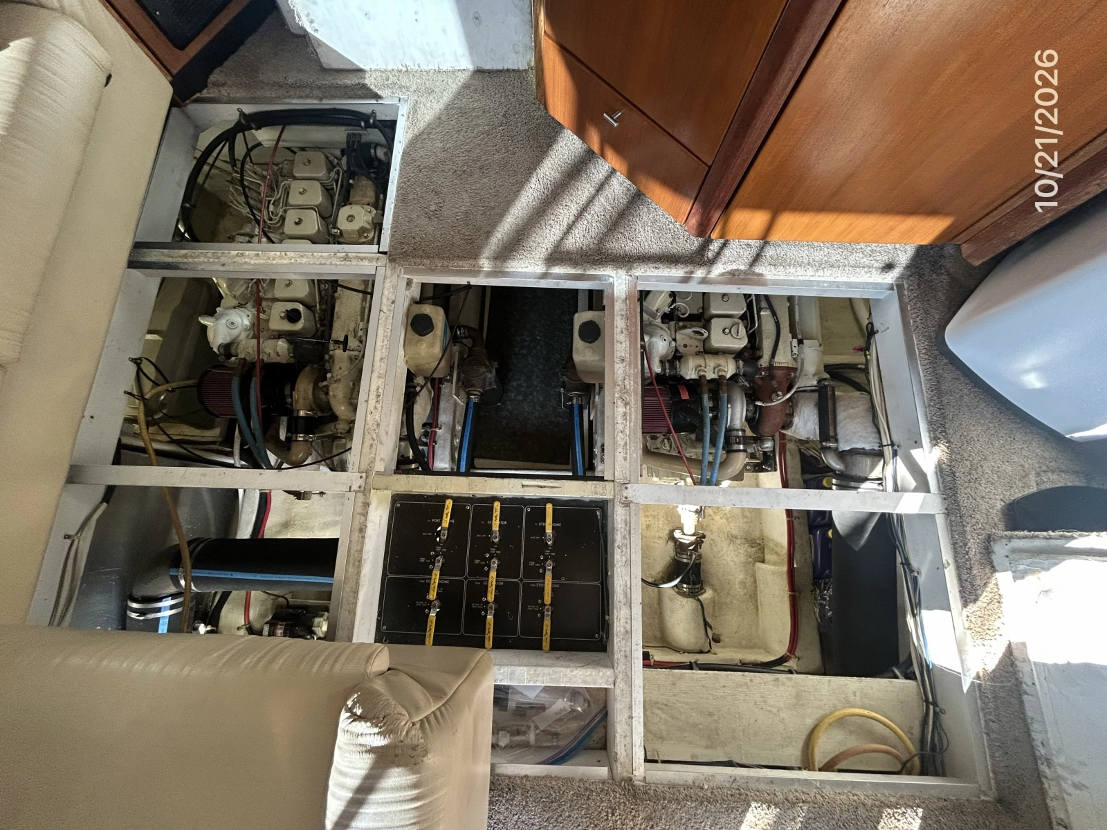 Bayliner 3988 engine room forward access