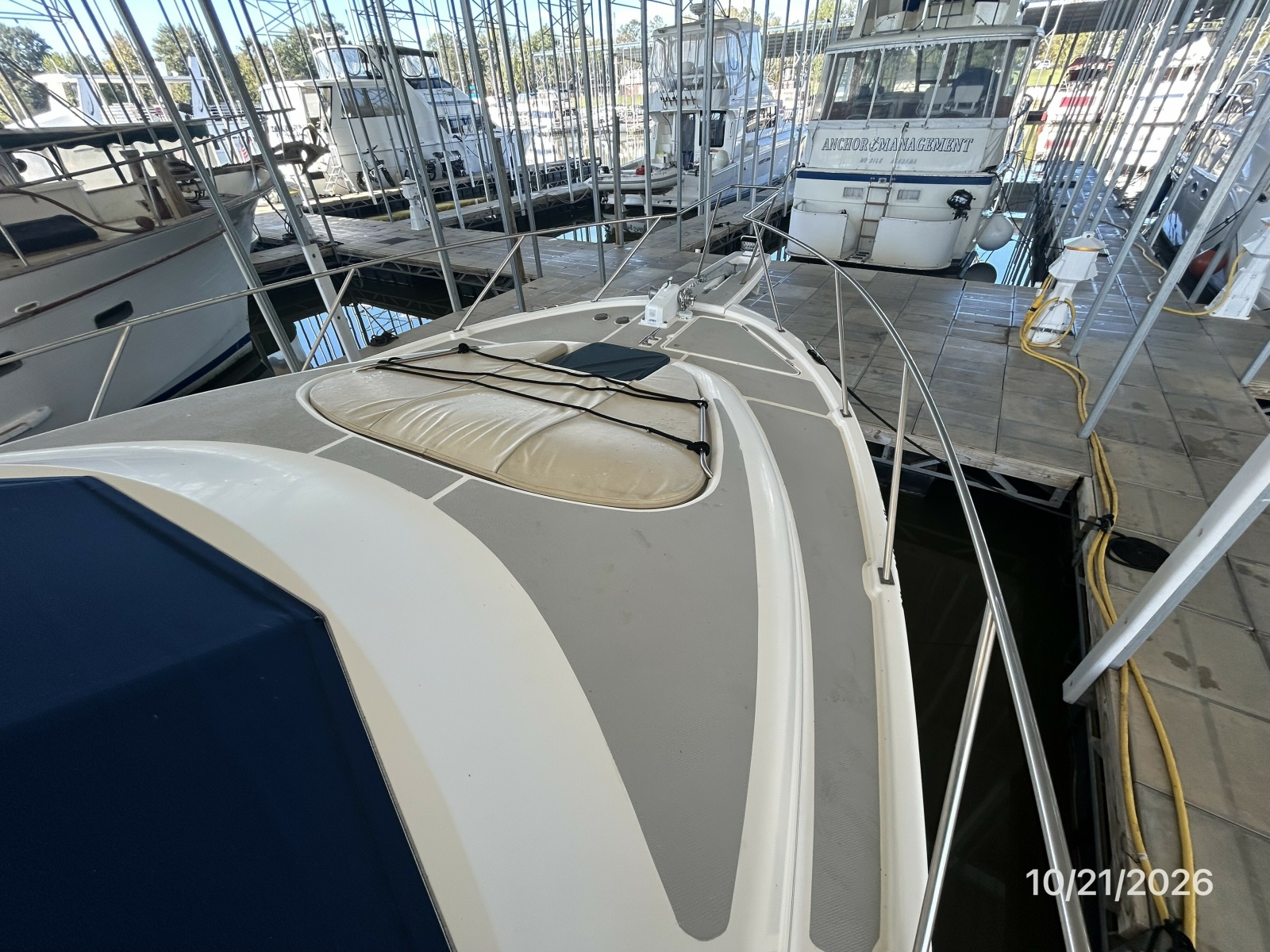 Bayliner 3988 foredeck1