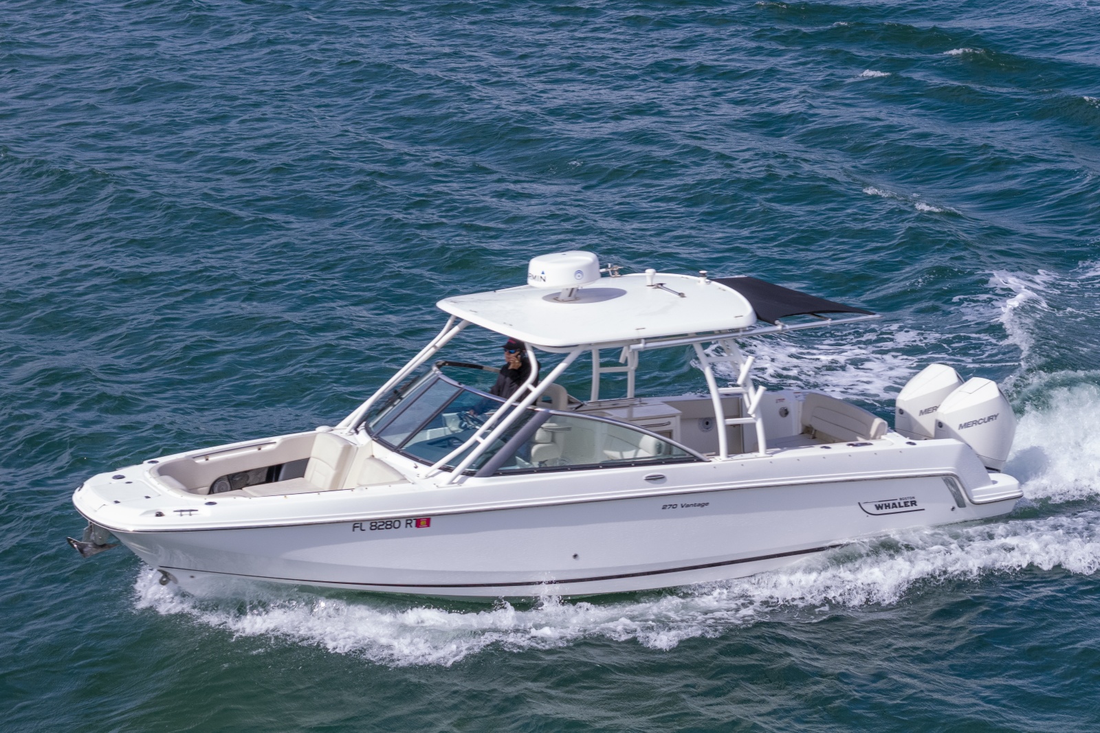 2019 Boston Whaler 270 Vantage