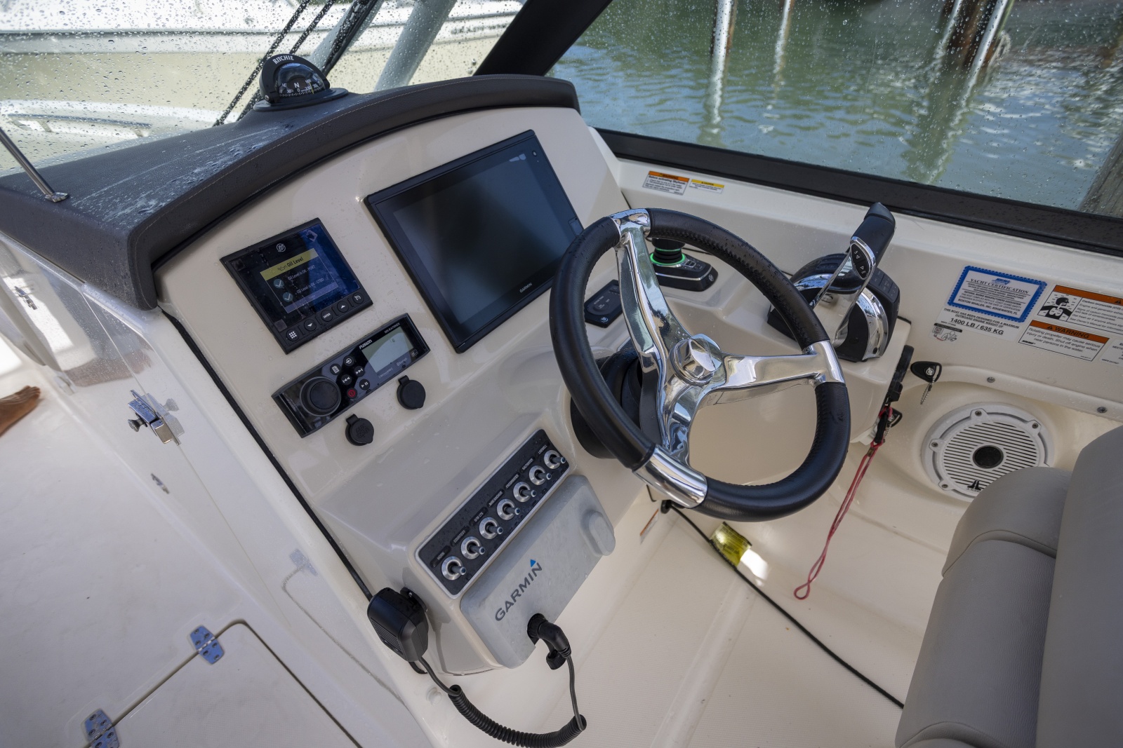 2019 Boston Whaler 270 Vantage