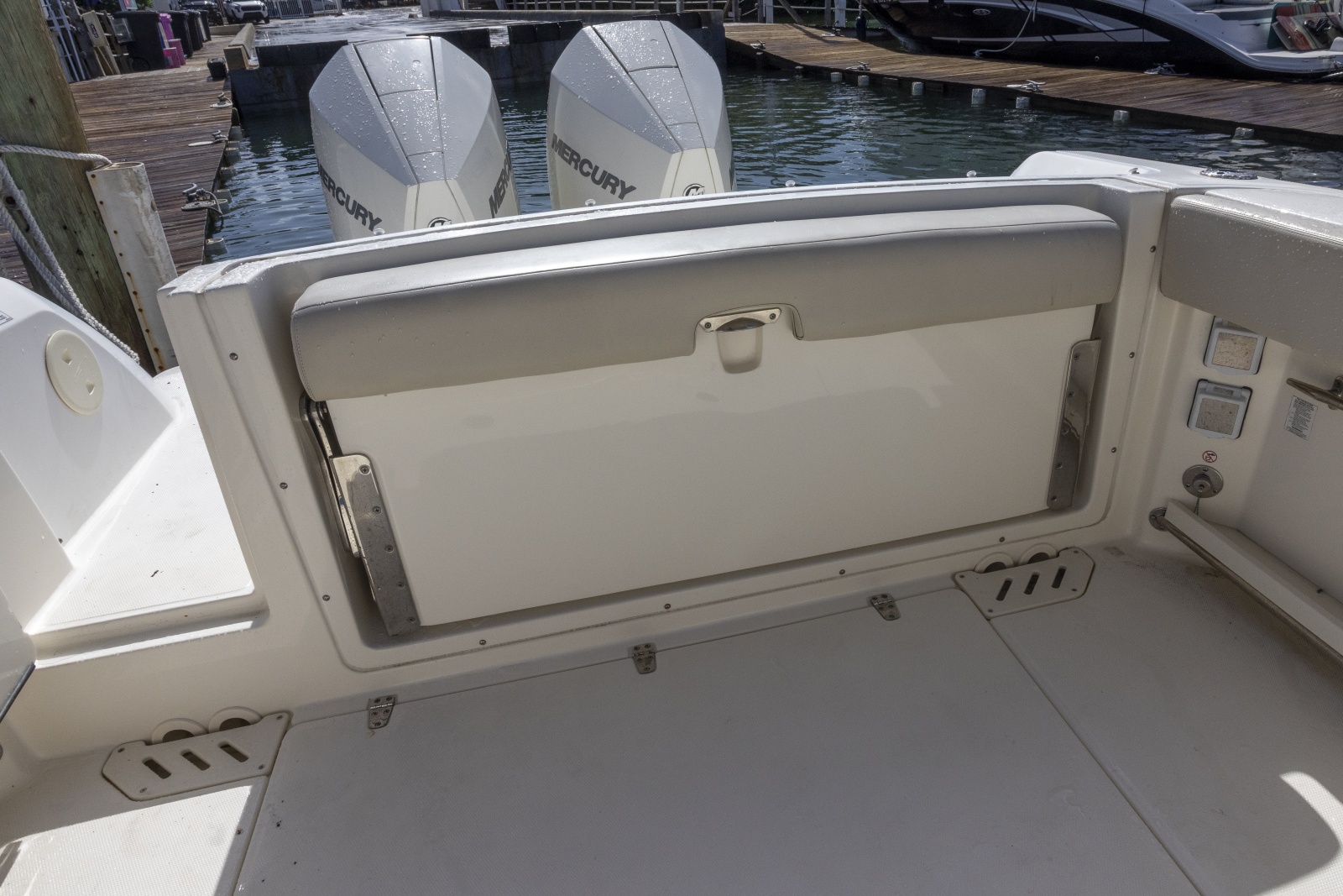 2019 Boston Whaler 270 Vantage
