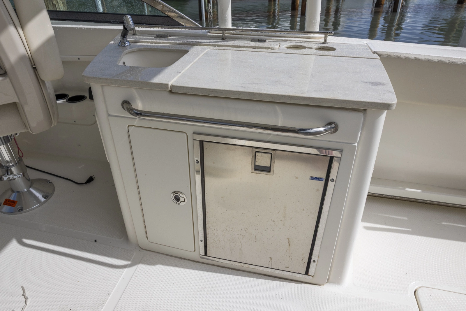2019 Boston Whaler 270 Vantage