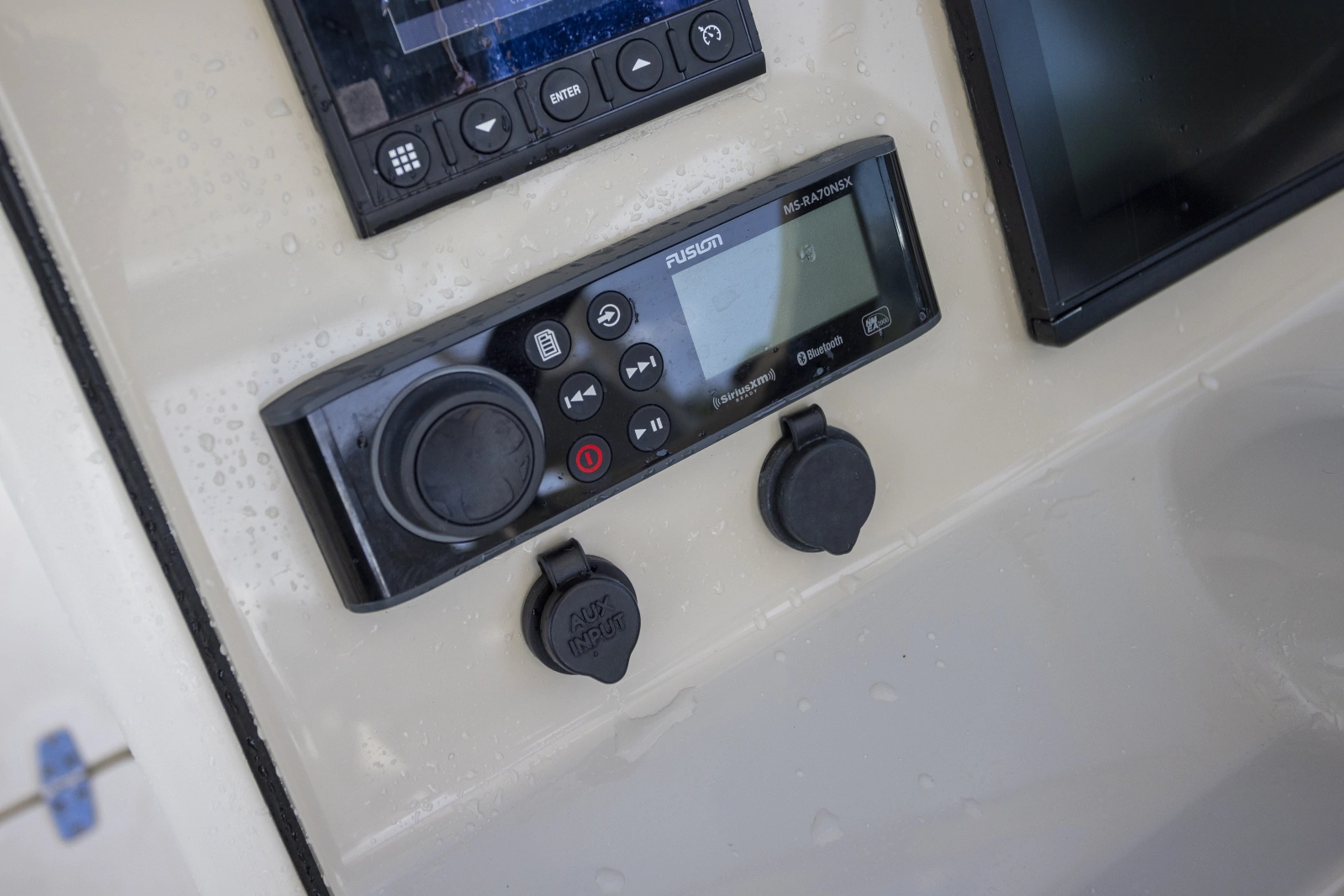 2019 Boston Whaler 270 Vantage