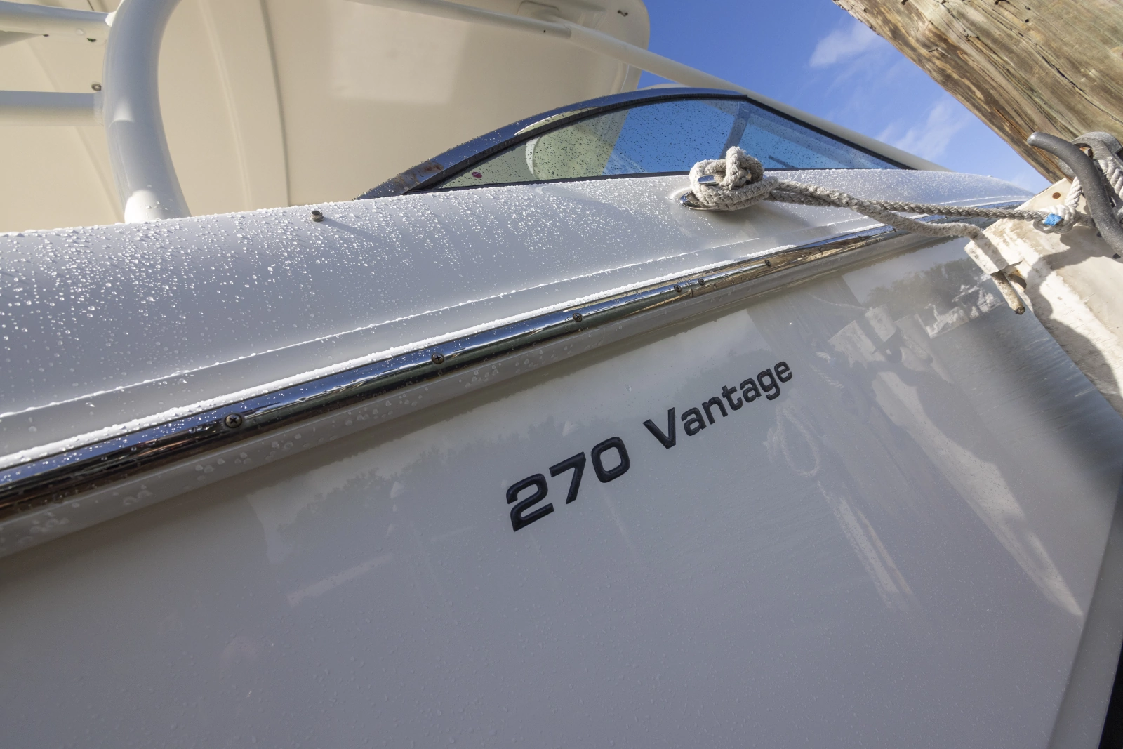 2019 Boston Whaler 270 Vantage
