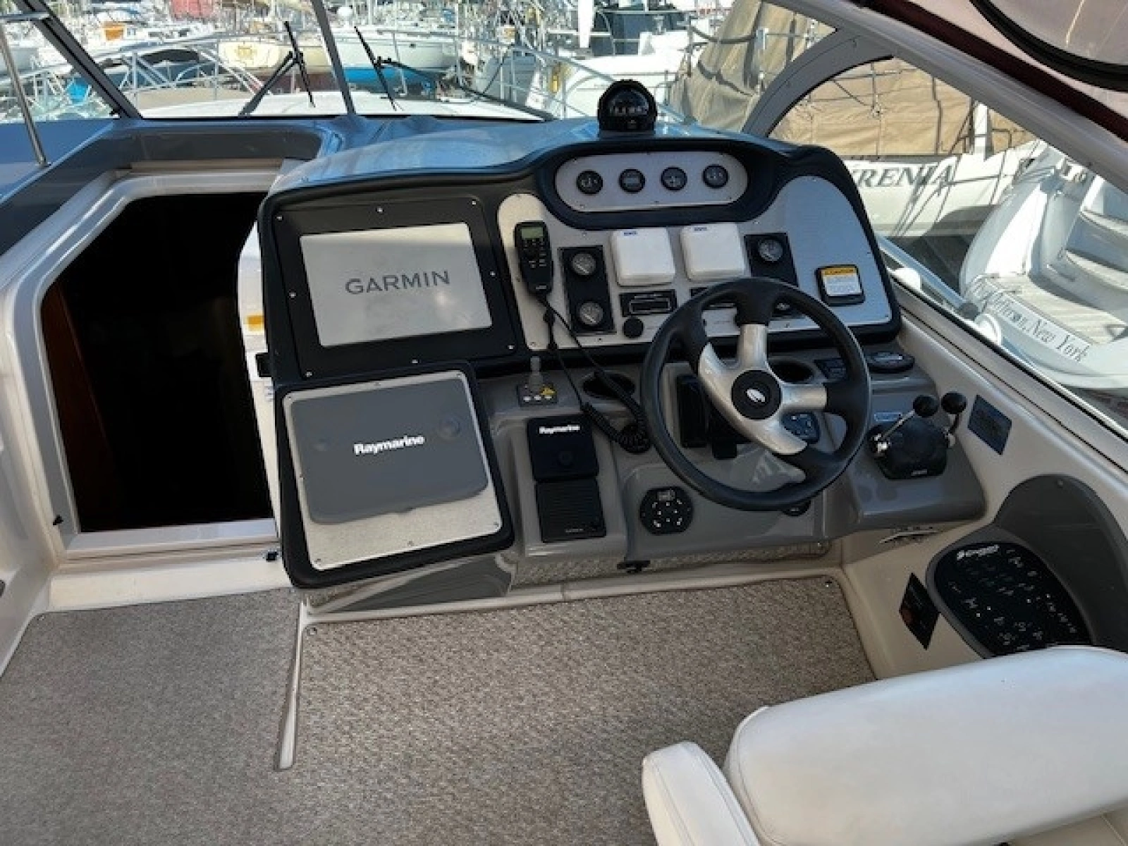 2005 Cruisers Yachts 440