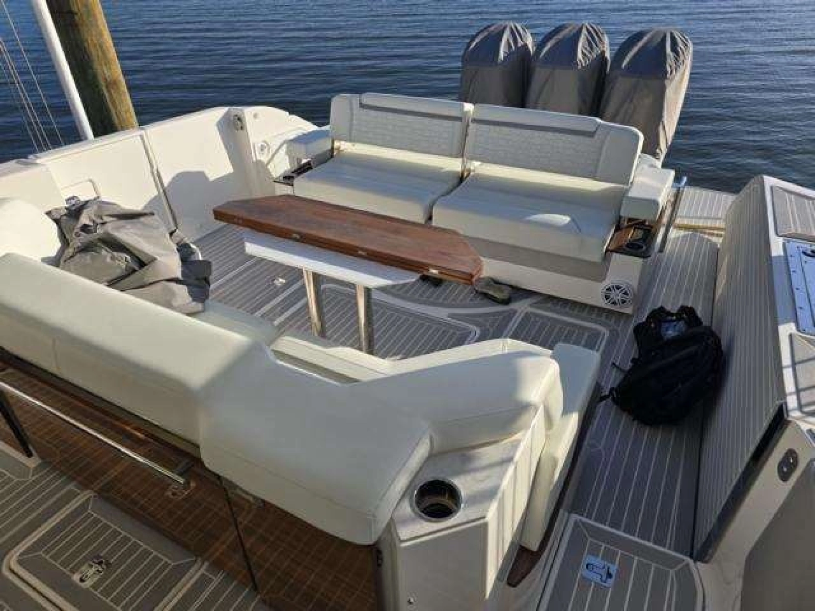 2022 Tiara Yachts 48 LS