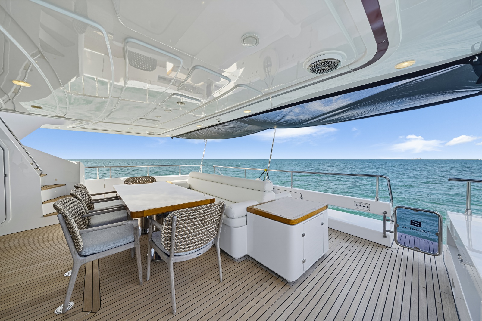 2016 Ferretti Yachts Costom Line